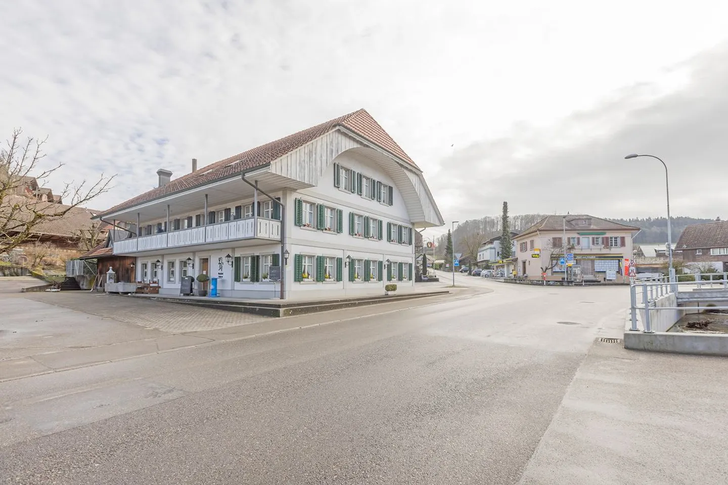 Willkommen im Gasthof Löwen, einer einmaligen Gelegenheit für Investoren und Visionäre - Foto 2 von 13