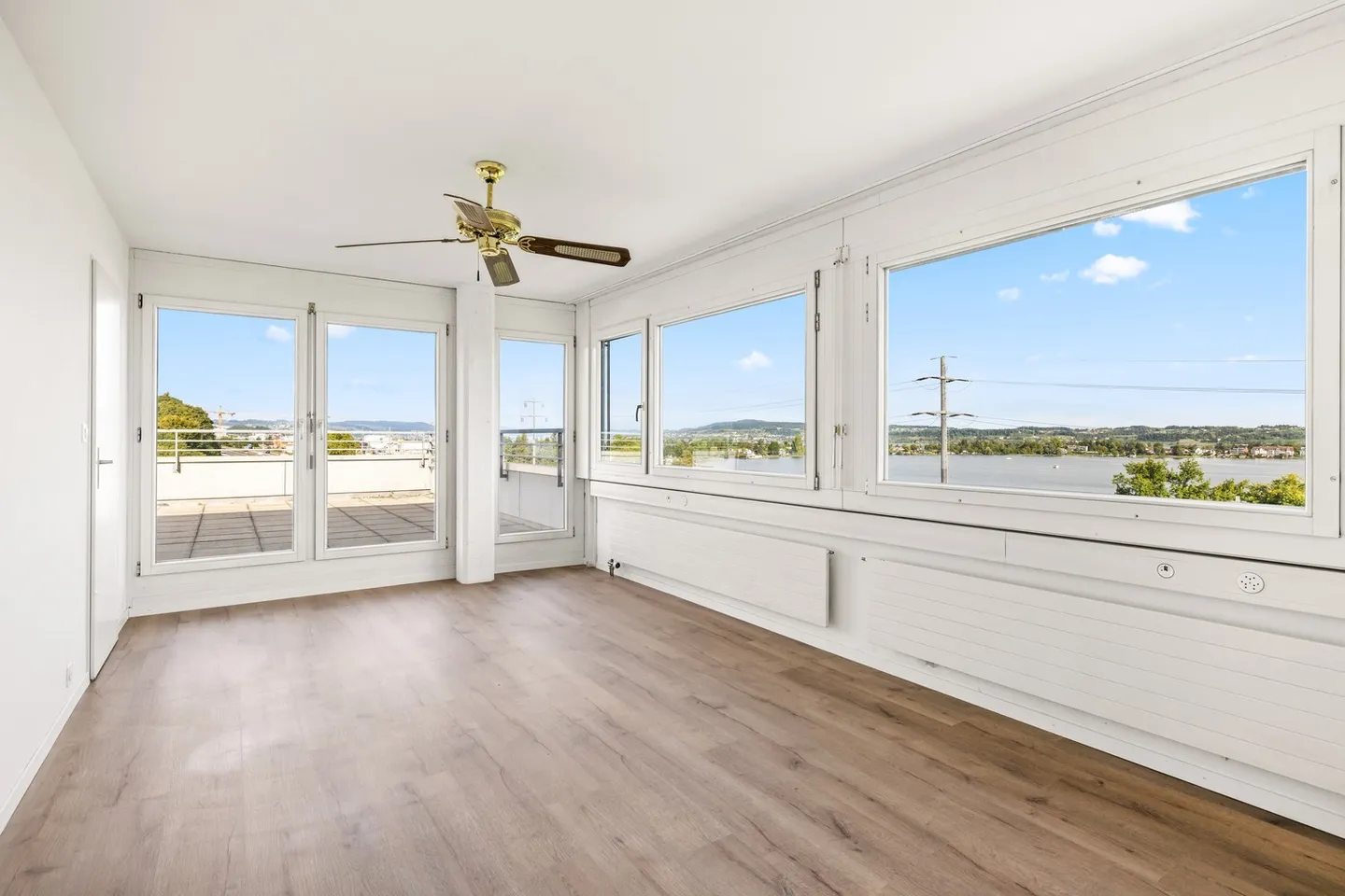 Completely Renovated Premises with Stunning Lake View and Sun Terrace - Photo 6 of 13