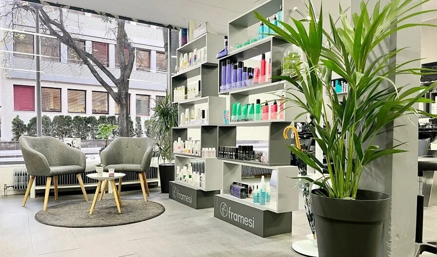 Salon de coiffure à louer proche du centre ville de Sion - Photo 5 sur 8