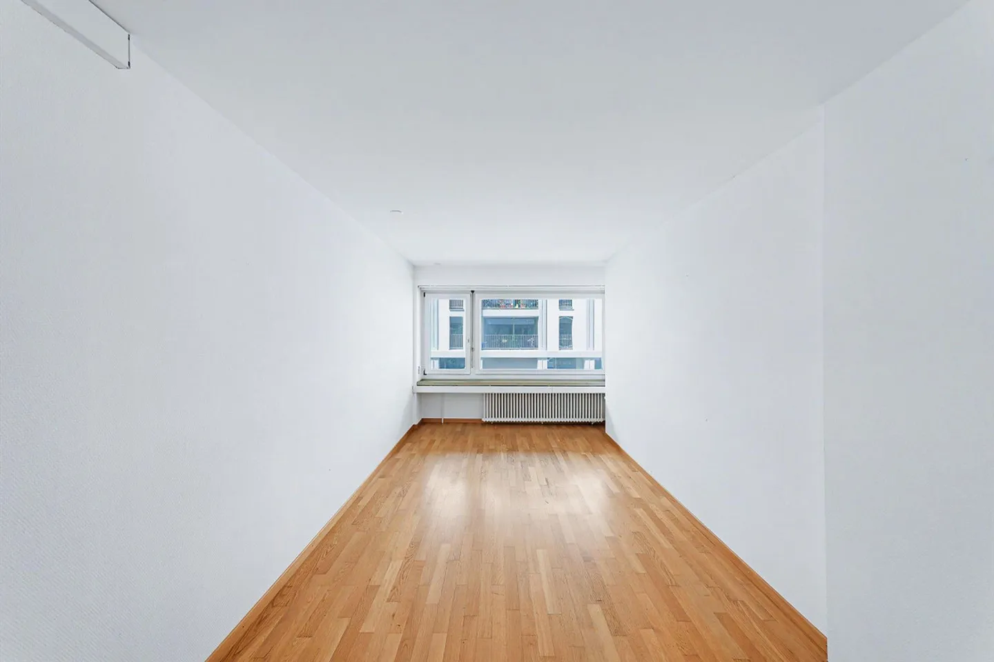 Shop (Ground Floor, 78 m2) and/or Offices (1st Floor, 122 m2) in Rorschach's Prime Location - Photo 9 of 15