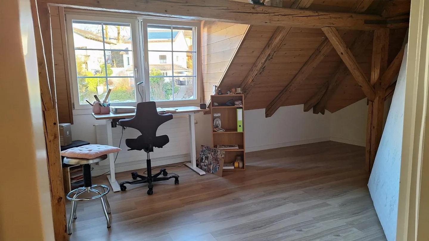 Charmante Dachwohnung im Studio-Stil - Foto 7 von 17