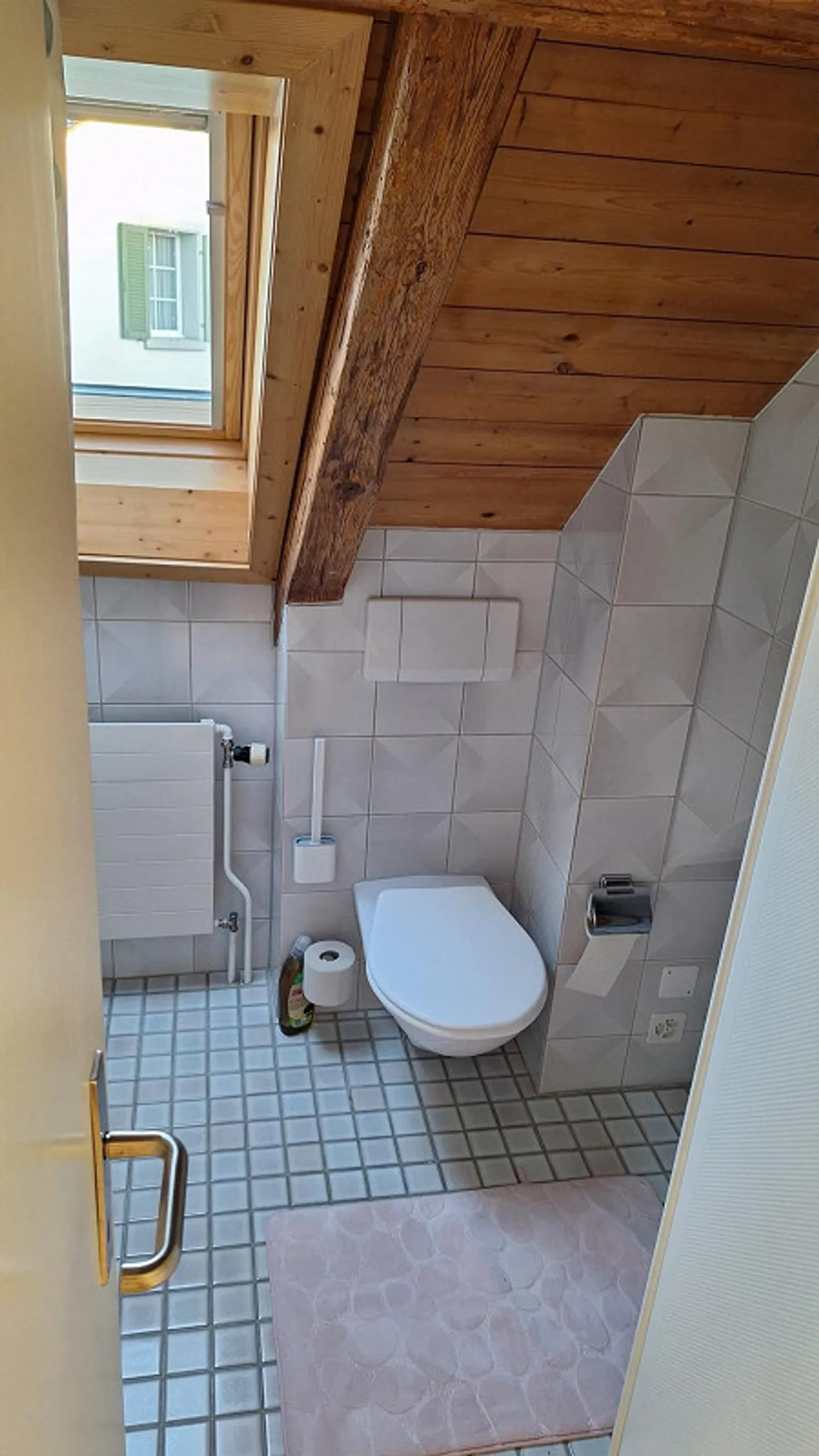 Charmante Dachwohnung im Studio-Stil - Foto 8 von 17