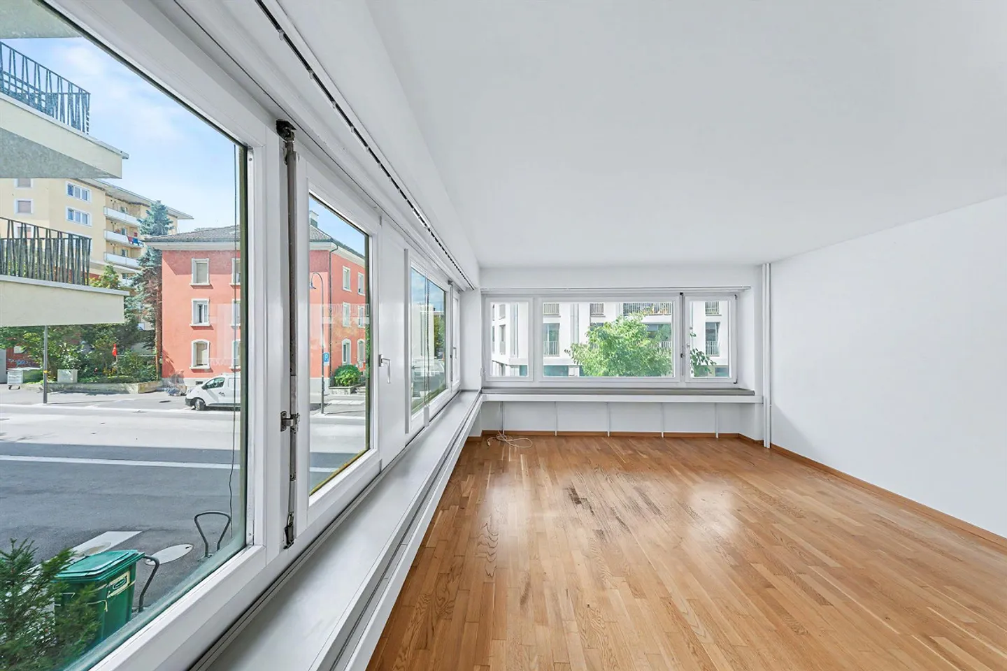Shop (Ground Floor, 78 m2) and/or Offices (1st Floor, 122 m2) in Rorschach's Prime Location - Photo 11 of 15