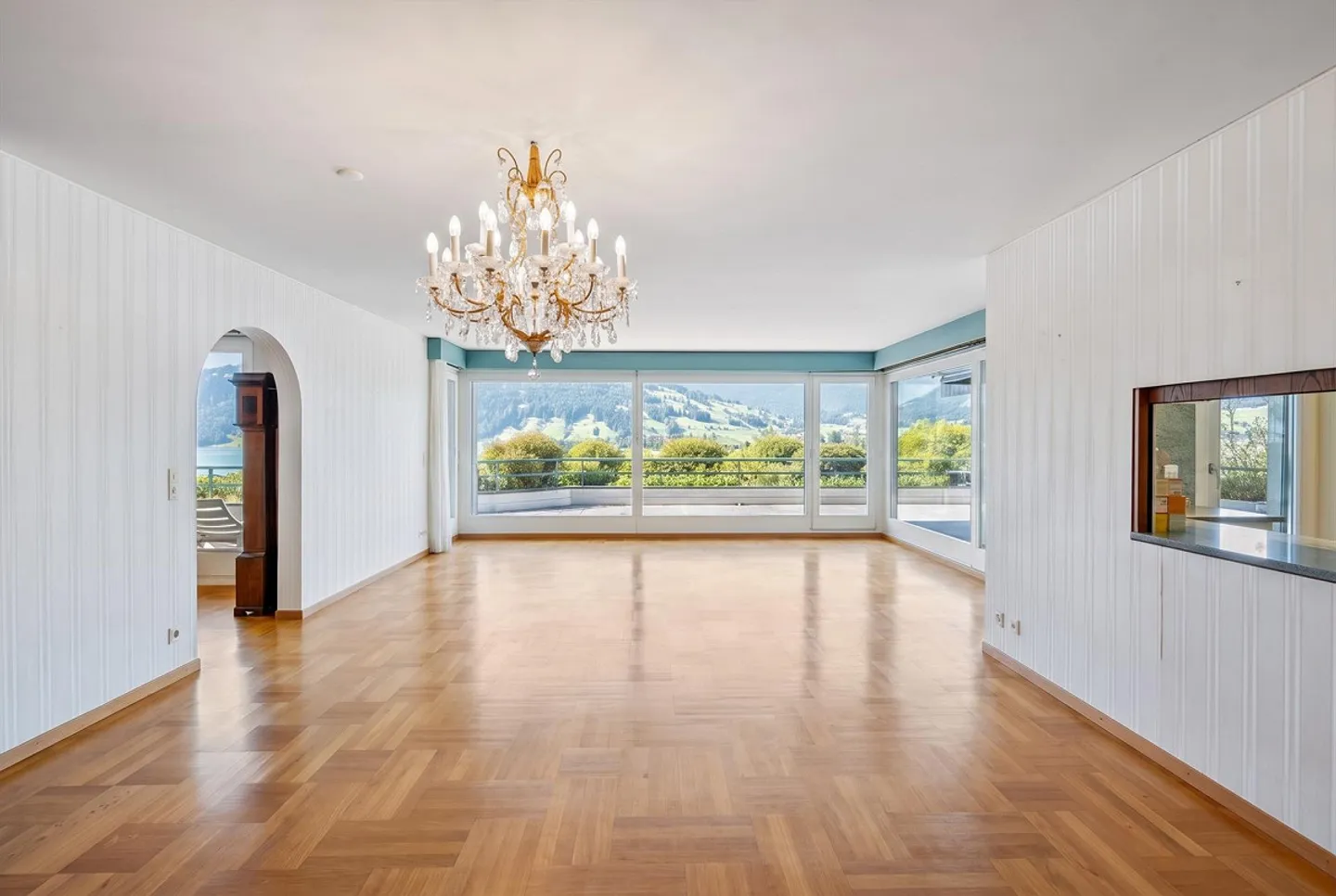 Une maison avec vue – grande terrasse et vue sur le lac Ägeri - Photo 2 sur 11