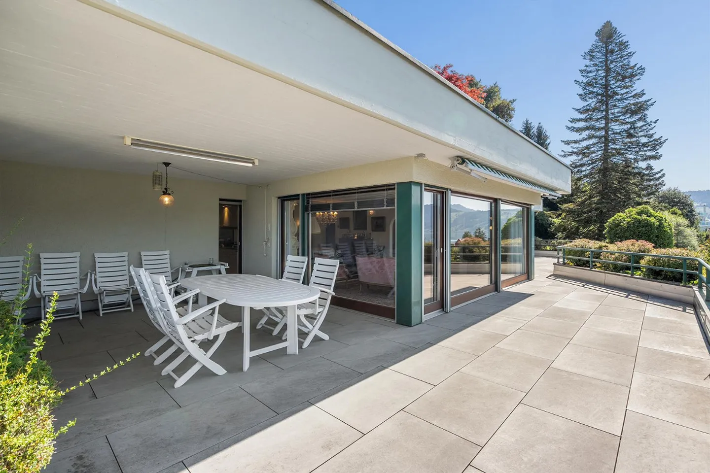 Une maison avec vue – grande terrasse et vue sur le lac Ägeri - Photo 3 sur 11
