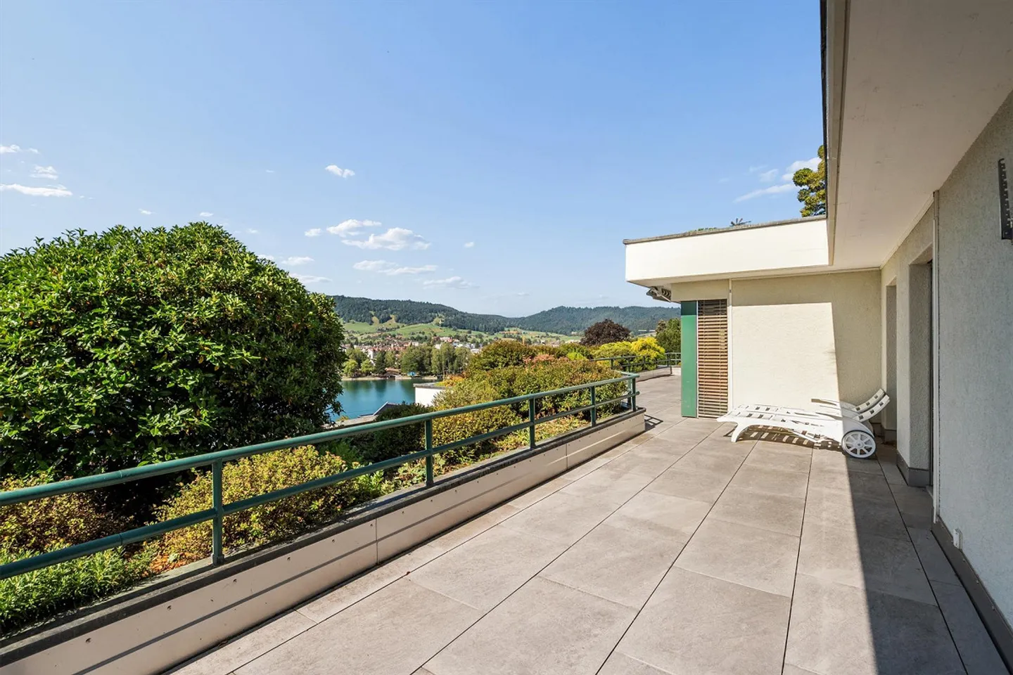 Une maison avec vue – grande terrasse et vue sur le lac Ägeri - Photo 4 sur 11