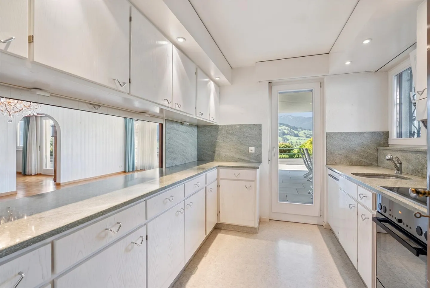 Une maison avec vue – grande terrasse et vue sur le lac Ägeri - Photo 6 sur 11