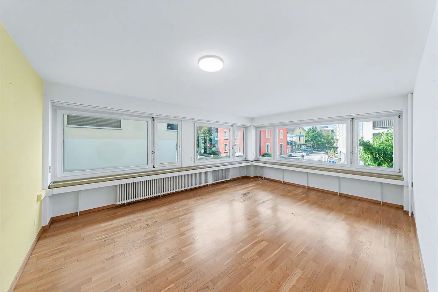 Shop (Ground Floor, 78 m2) and/or Offices (1st Floor, 122 m2) in Rorschach's Prime Location - Photo 12 of 15