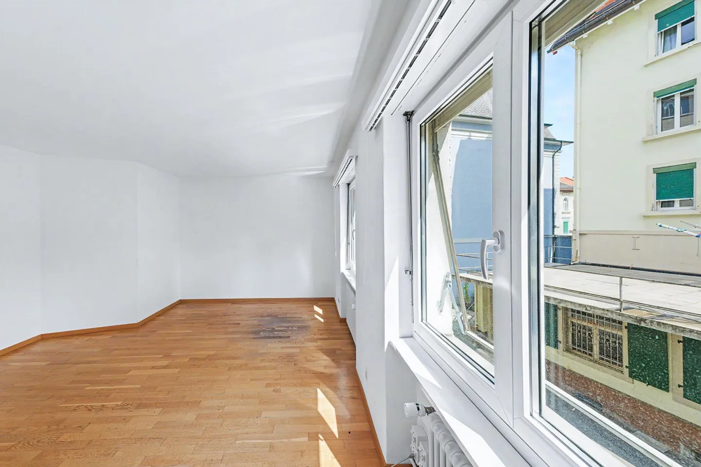 Shop (Ground Floor, 78 m2) and/or Offices (1st Floor, 122 m2) in Rorschach's Prime Location - Photo 14 of 15