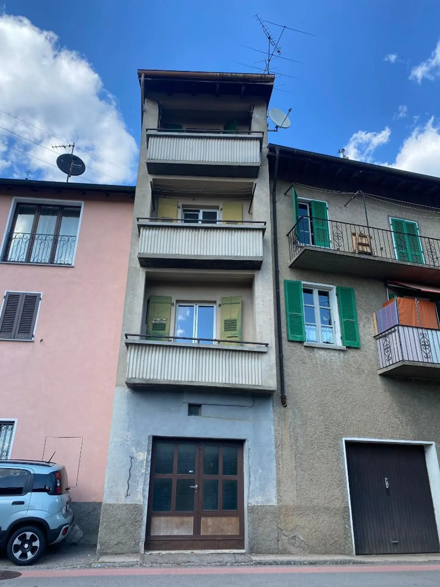 Caneggio house with 7 rooms over 3 levels in the village with beautiful view ... - Photo 1 of 13