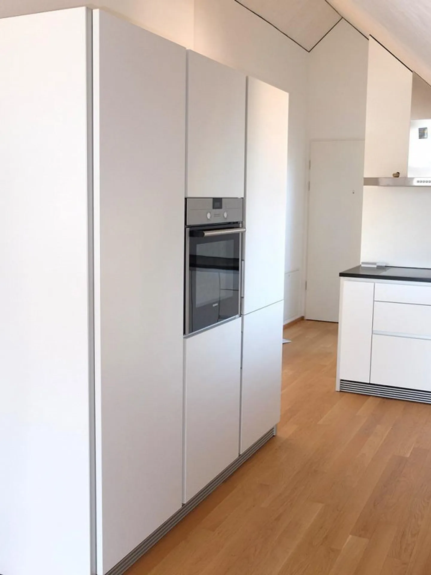 Appartement penthouse élégant dans le meilleur quartier résidentiel d'Arlesheim - Photo 3 sur 12