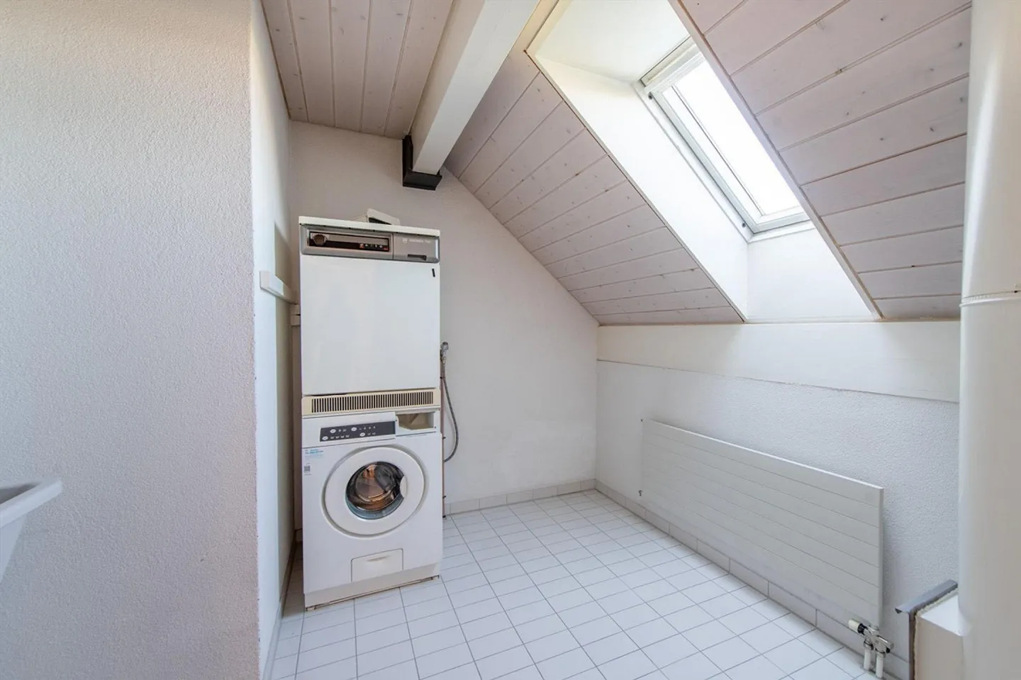 Duplex-Highlight con lavatrice, ripostiglio e camino - Foto 10 di 13