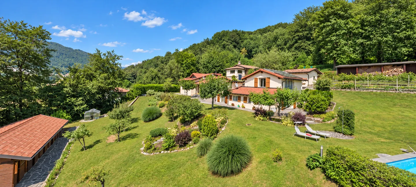 Villa Padronale: Pool und 2 Abhängigkeiten in der Ruhe von Capriasca - Foto 1 von 27