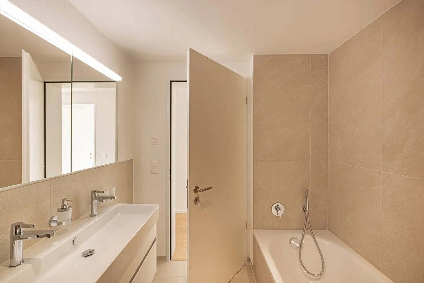 Vivere comodamente: appartamento in condominio senza barriere con un futuro a Domat/Ems - Foto 5 di 13