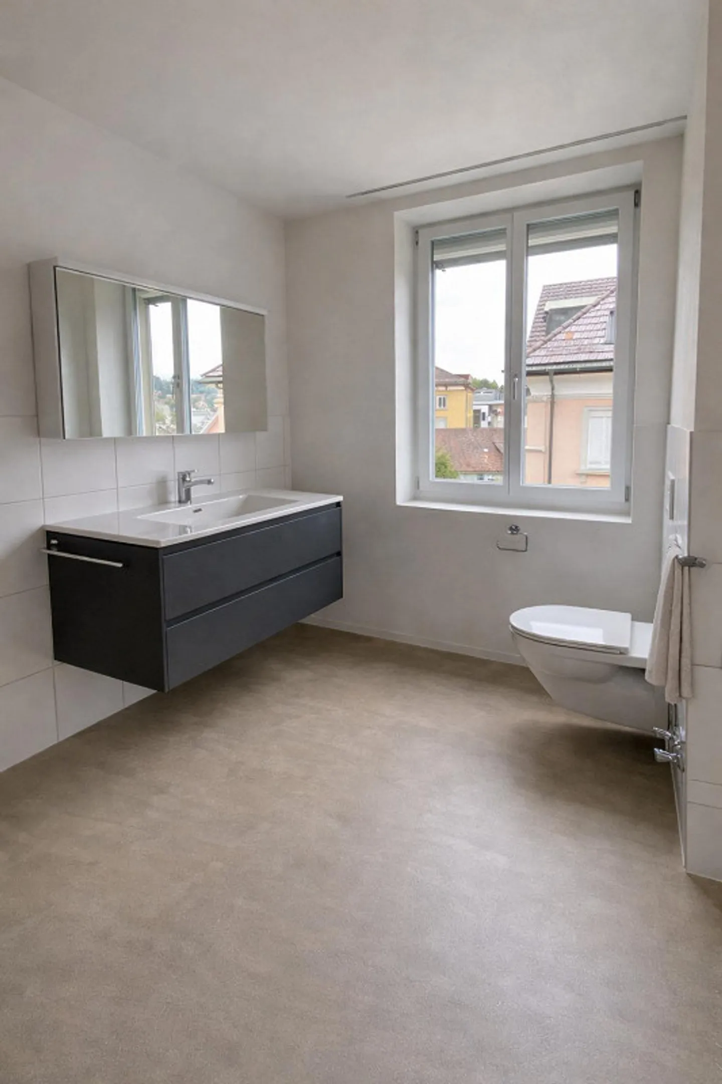 Stylish living above the rooftops of St. Gallen - Photo 4 of 8