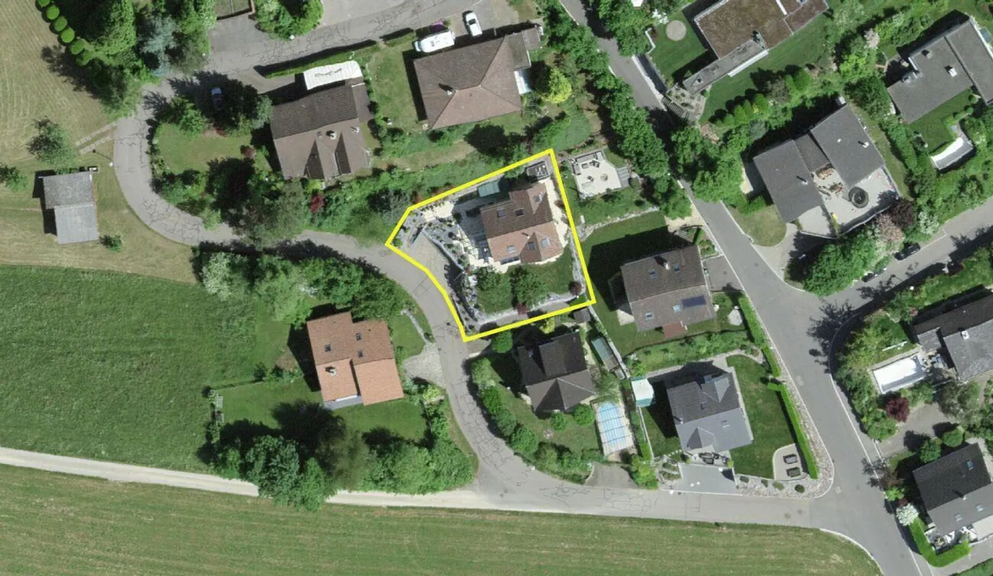 Casa unifamiliare di 5,5 locali molto ben tenuta con bellissimo giardino - Foto 9 di 12