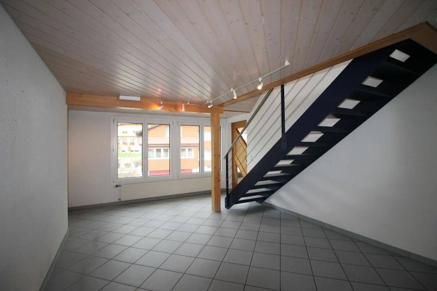 Affordable 5.5-room apartment on 2 floors - Photo 11 of 13