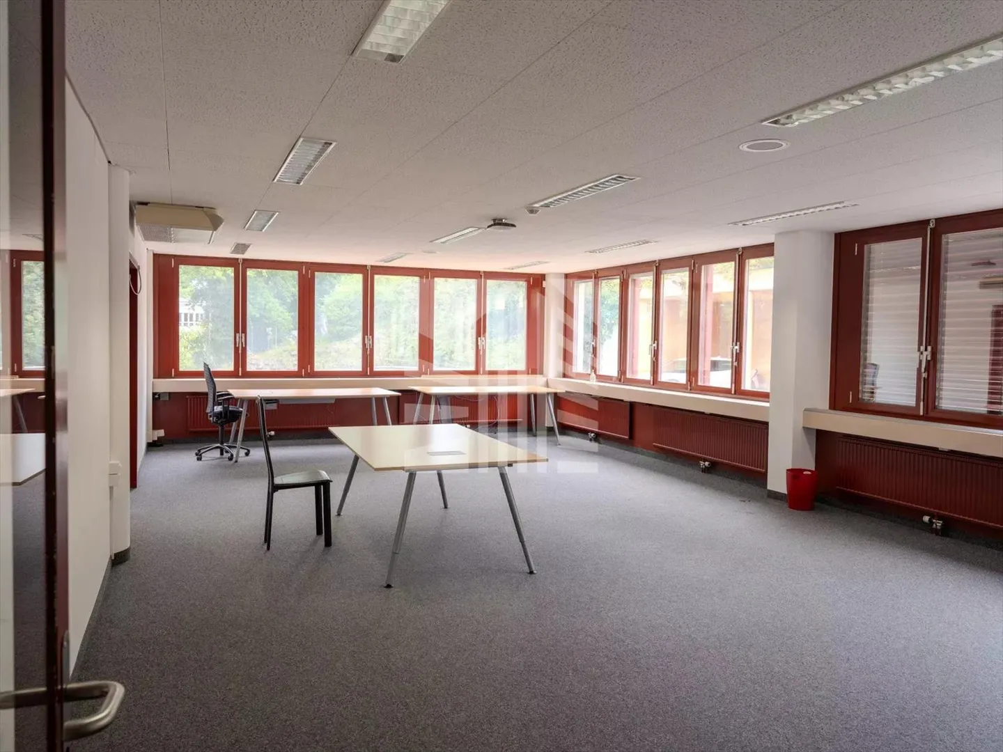 Spazio commerciale con 19 posti auto - Foto 4 di 13