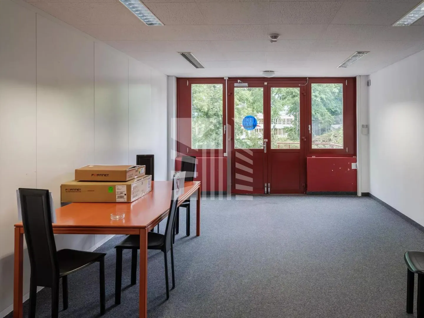 Spazio commerciale con 19 posti auto - Foto 5 di 13