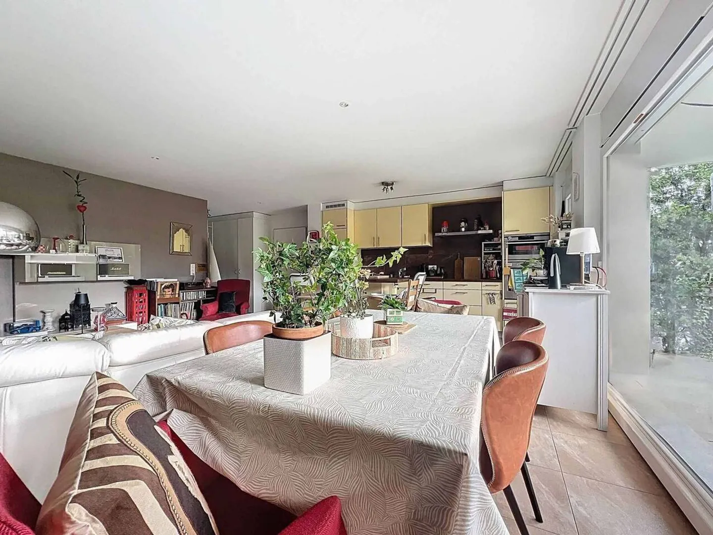 Schöne 4,5-Zimmer-Wohnung mit privatem Garten von 70m2 - Foto 2 von 10