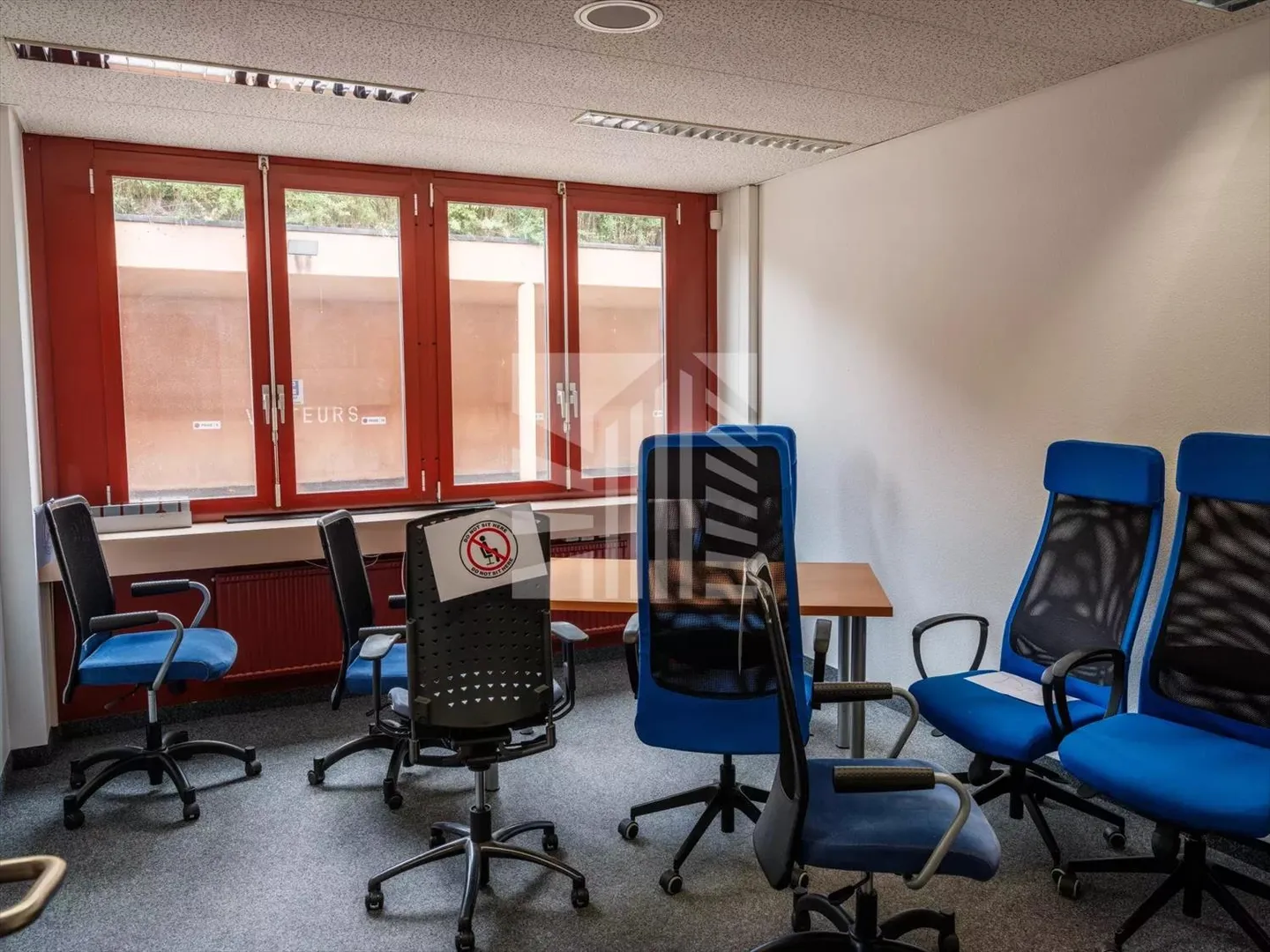 Spazio commerciale con 19 posti auto - Foto 7 di 13