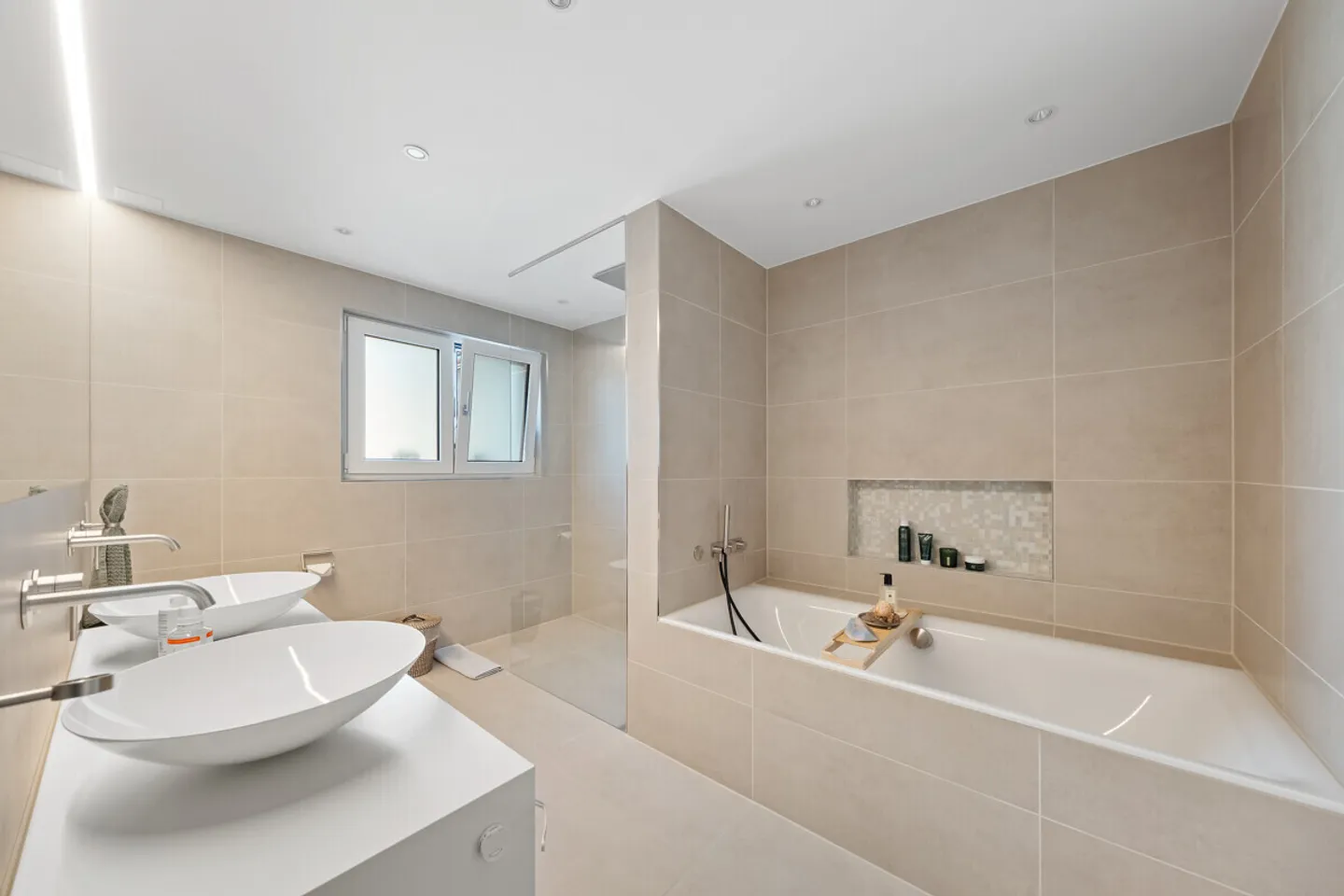 Detached residential jewel with garden oasis & modern comfort - Photo 6 of 12