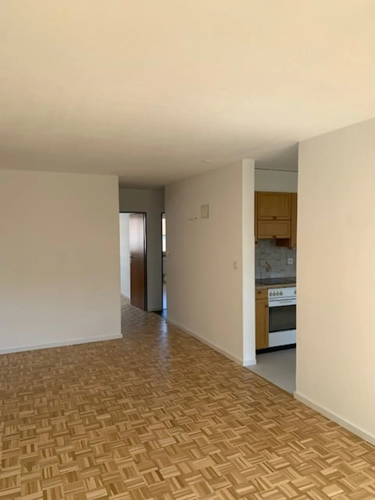 2087 Cornaux/NE Vendita di un appartamento di 3,5 locali con balcone, ristrutturato, 1 garage / 1 posto auto - Foto 4 di 6