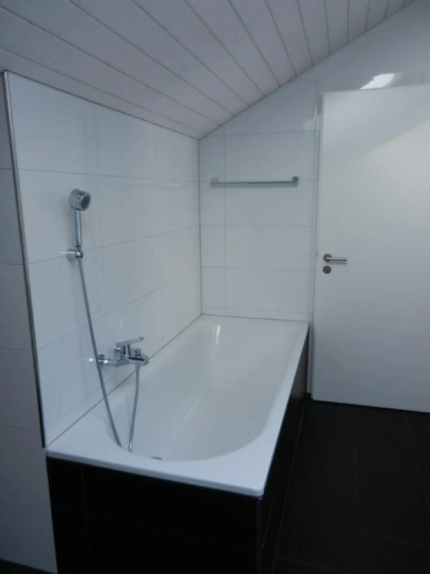 NEL VERDE | TERRAZZA SUL TETTO | LUCRATIVO PER I PENDOLARI - Foto 8 di 9