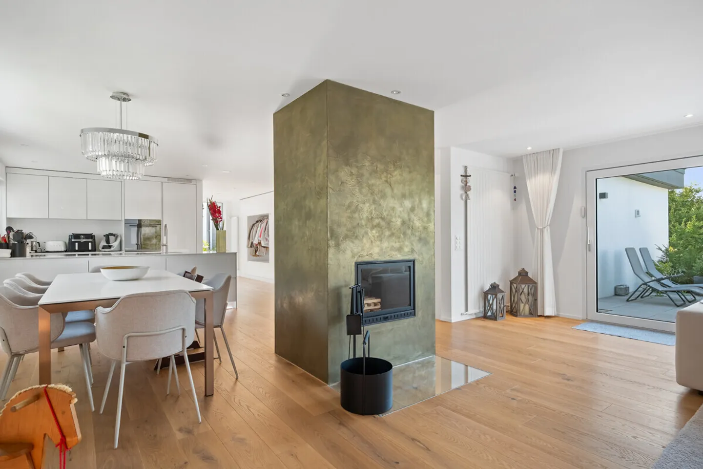 Detached residential jewel with garden oasis & modern comfort - Photo 12 of 12