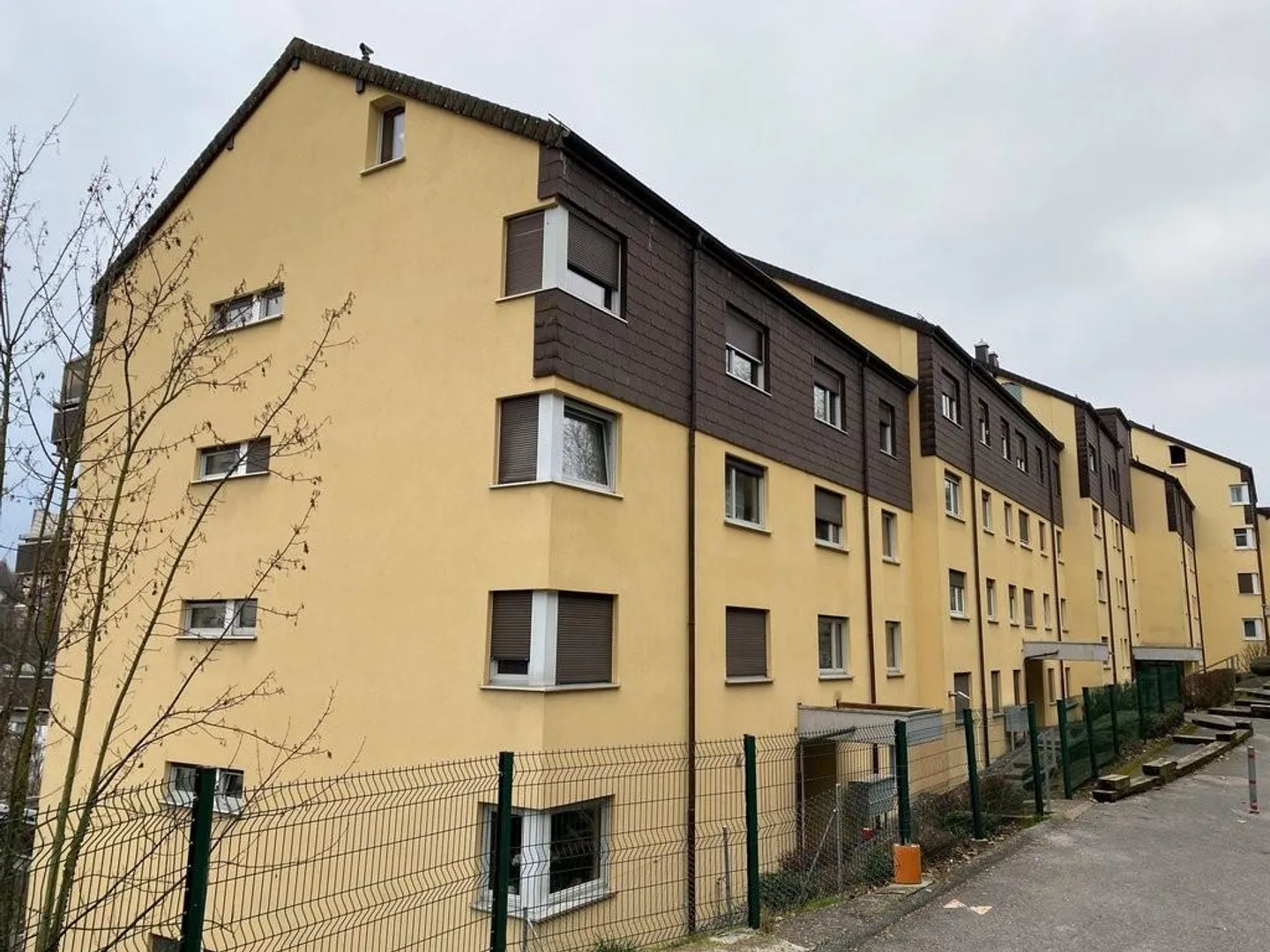Vollständig renoviert mit Blick auf den See! - Foto 1 von 10