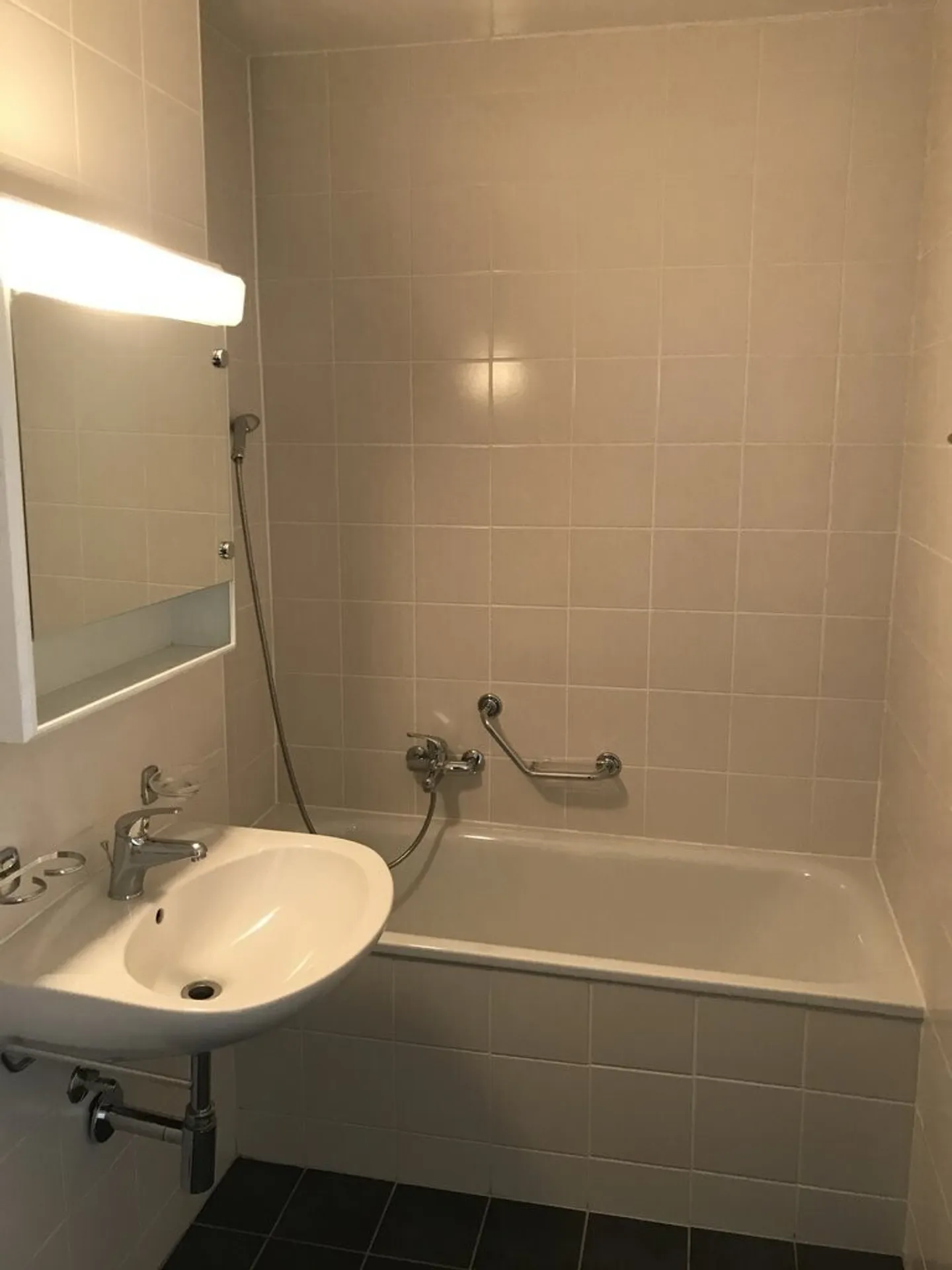 Zu ergreifen! Wunderschöne Wohnung in der Nähe aller Annehmlichkeiten! - Foto 7 von 8