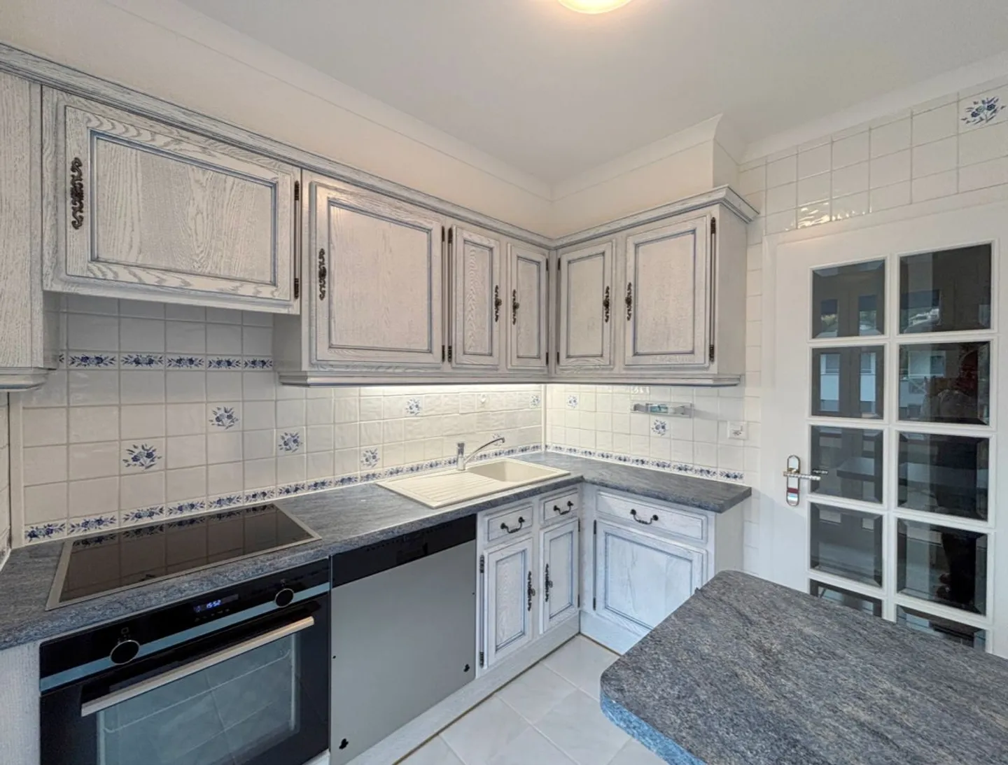 2.5 Room Apartment - Photo 2 of 8