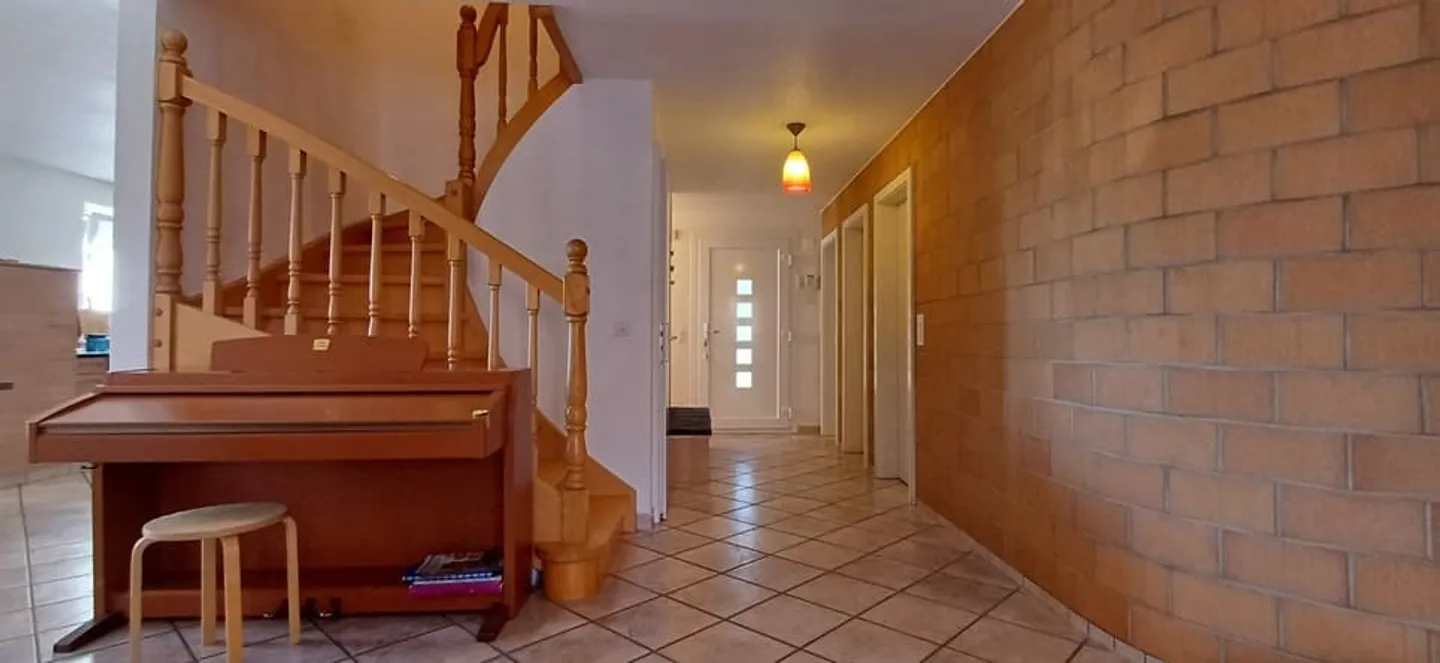 Proprietà rara. Villa con 6,5 stanze in vendita - Foto 2 di 3