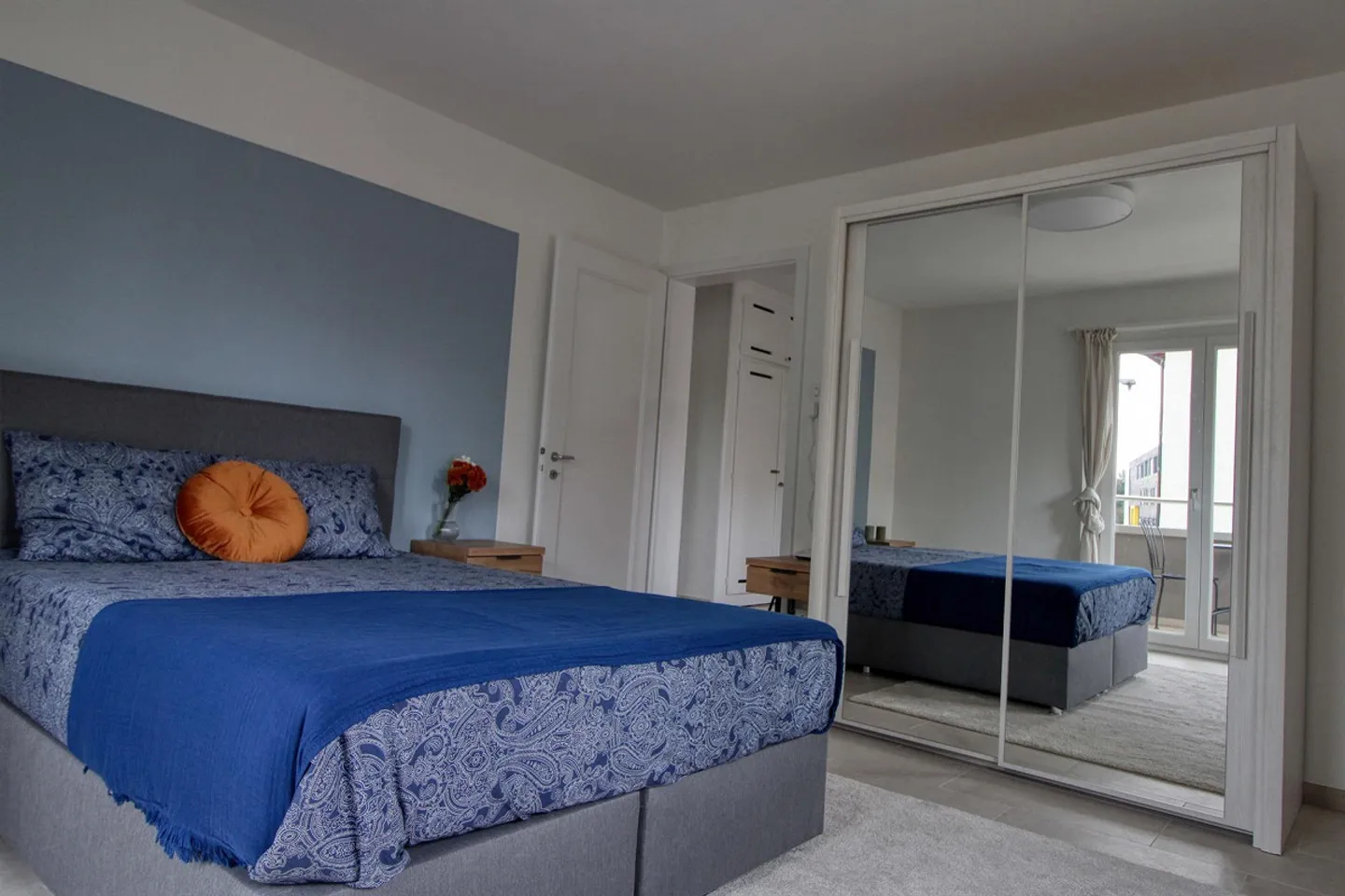 Chambre meublée dans un appartement modernisé dans un emplacement de choix - Photo 3 sur 25