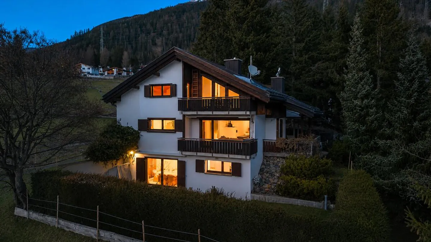 Savognin : Maison de vacances avec sauna, bain à remous et vue panoramique - Photo 1 sur 6
