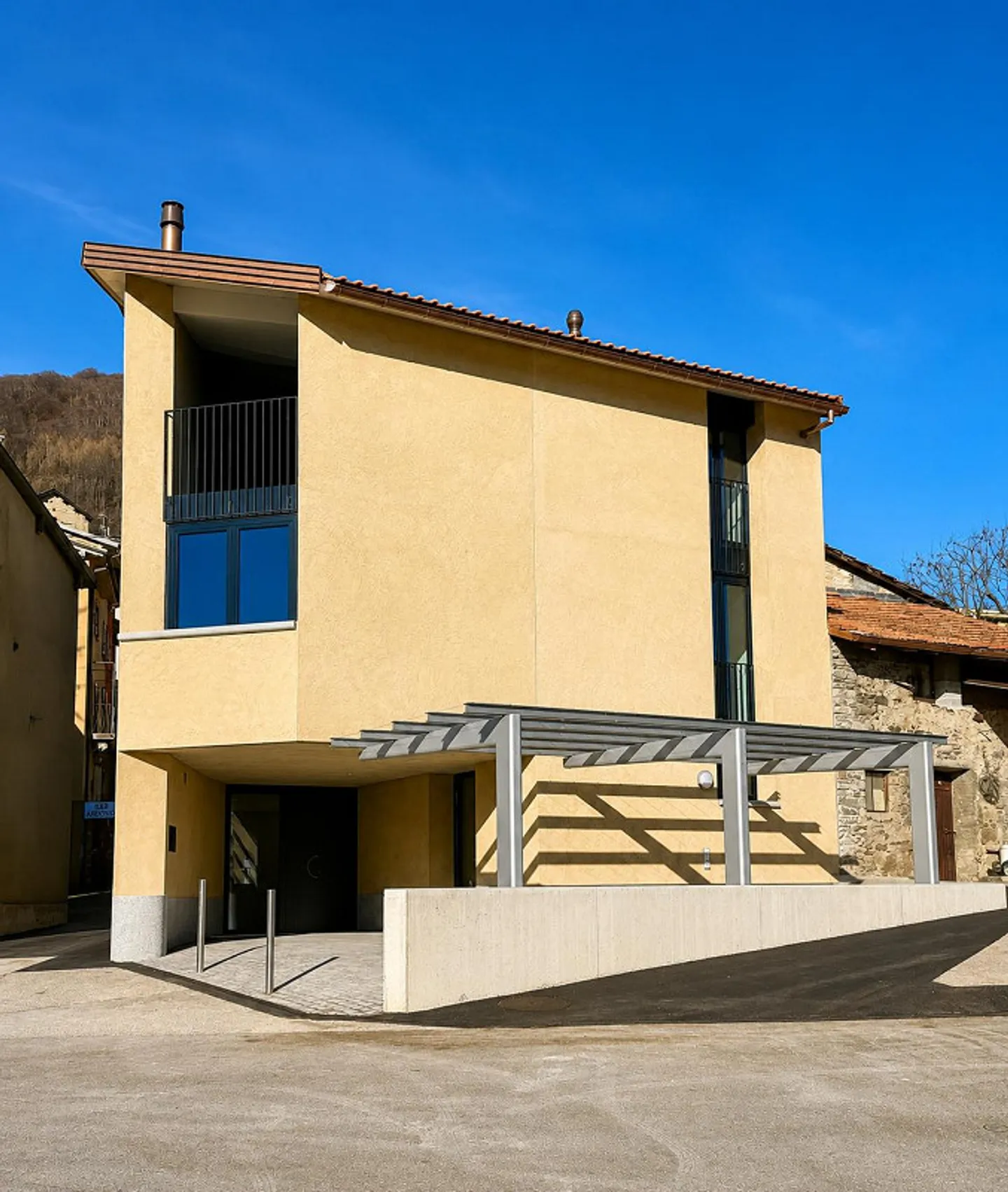 Arosio - Nouvelle Maison Individuelle entre Nature et Architecture - Photo 1 sur 11