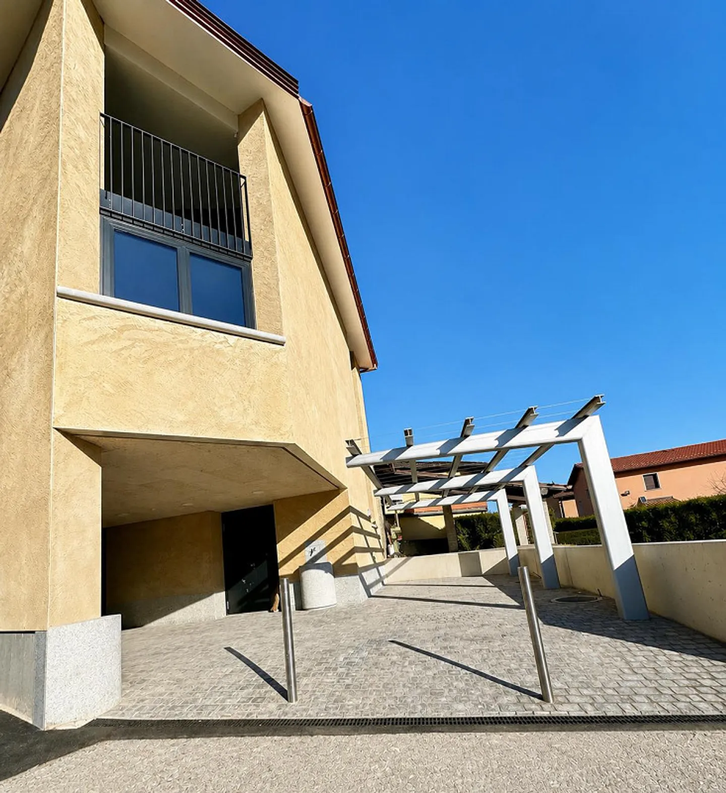 Arosio - Nouvelle Maison Individuelle entre Nature et Architecture - Photo 2 sur 11