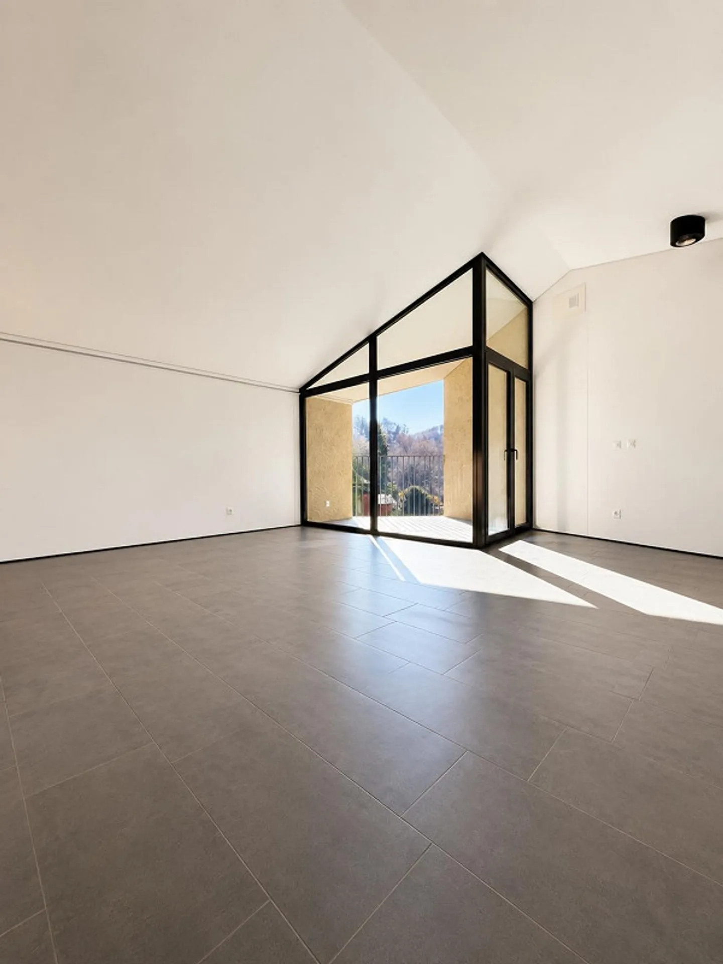 Arosio - Nouvelle Maison Individuelle entre Nature et Architecture - Photo 4 sur 11