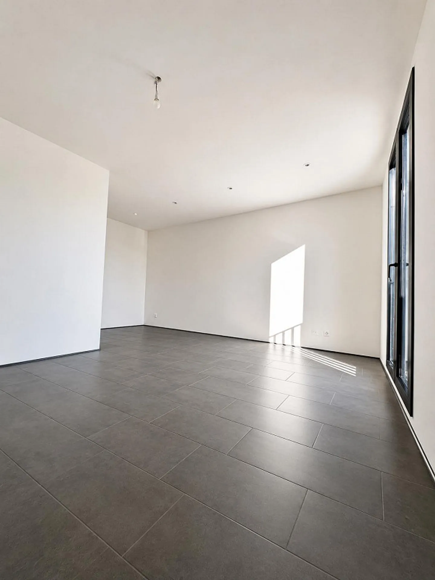 Arosio - Nouvelle Maison Individuelle entre Nature et Architecture - Photo 6 sur 11
