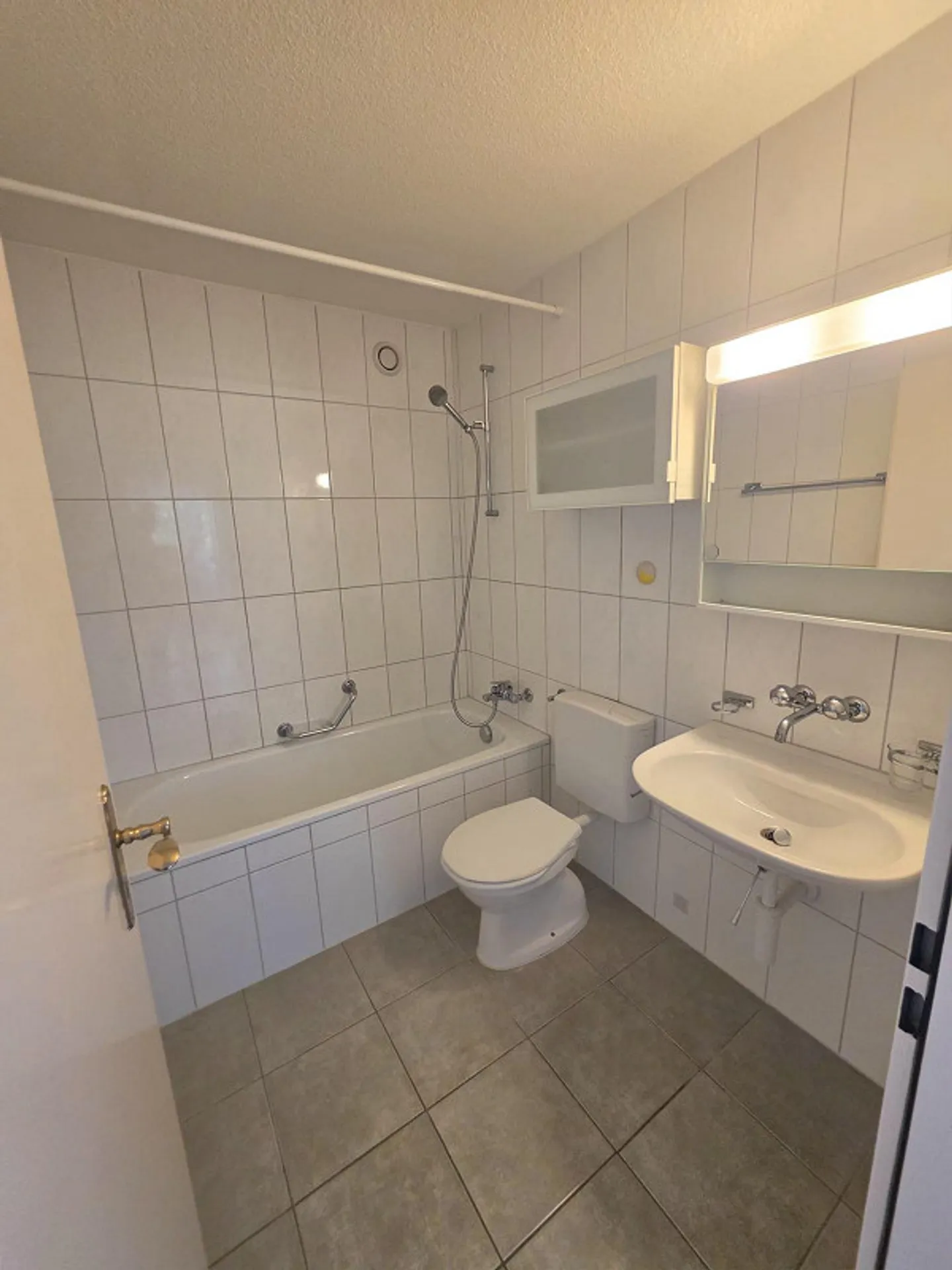 Helle Wohnung mit Balkon - Foto 6 von 8