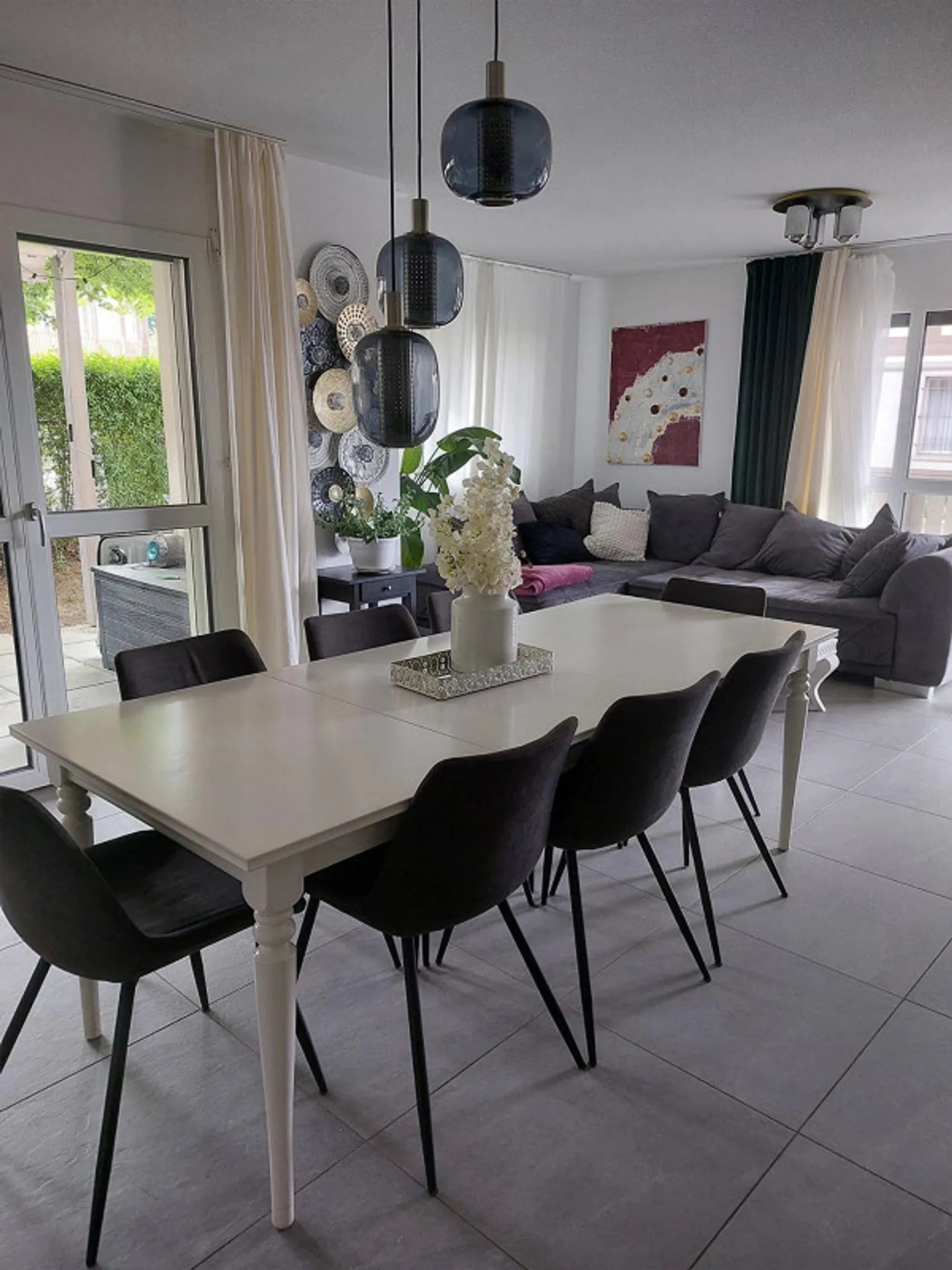 Appartement 3.5 pièces au rez-de-chaussée avec deux terrasses - Photo 2 sur 14