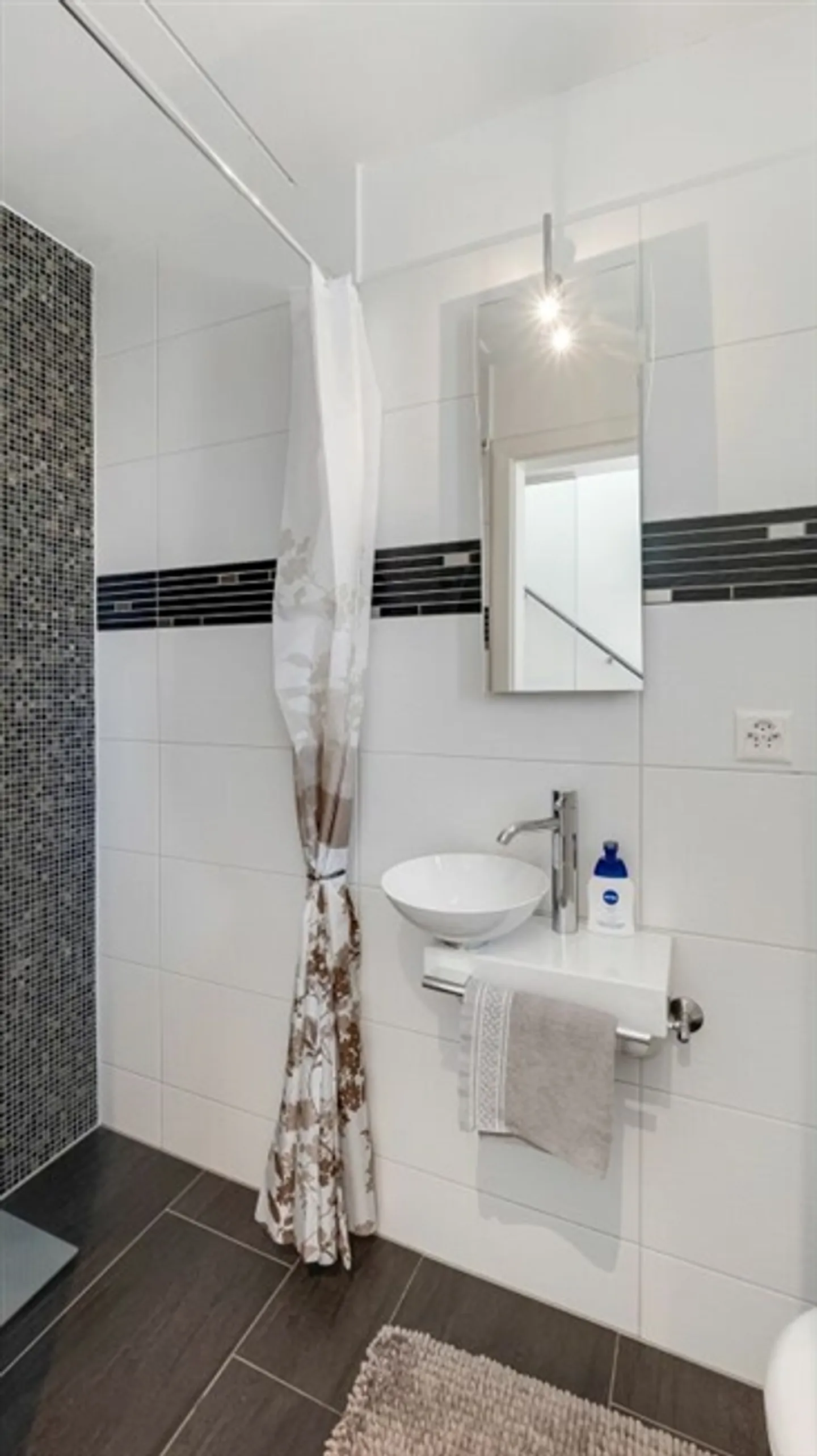 Attractive Single-Family Home in a Central and Family-Friendly Location - Photo 13 of 17