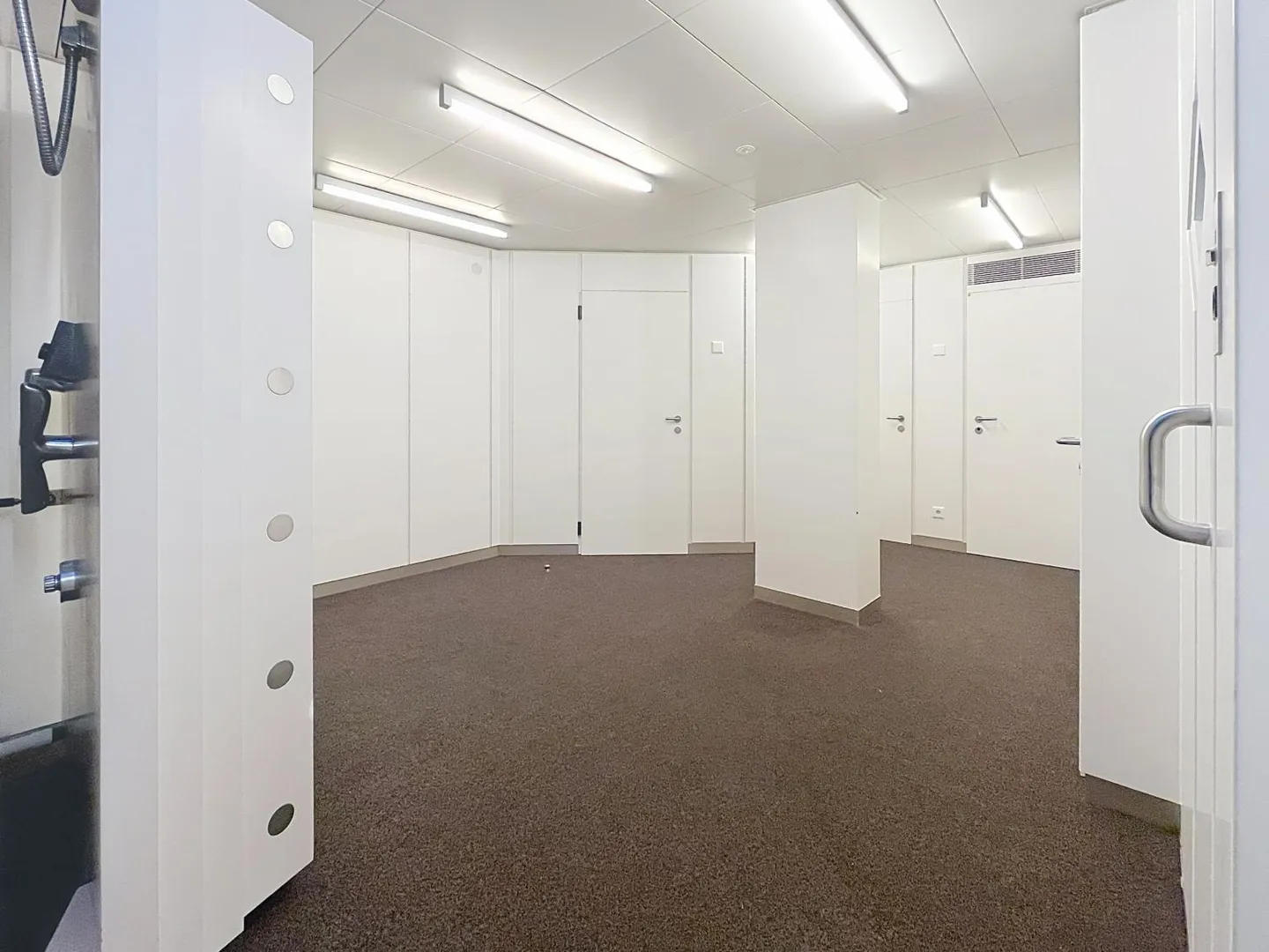 Arcade - Photo 8 of 11