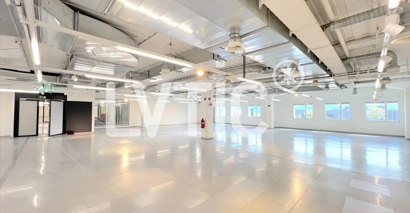 Mixed-use building for rent - Photo 6 of 7