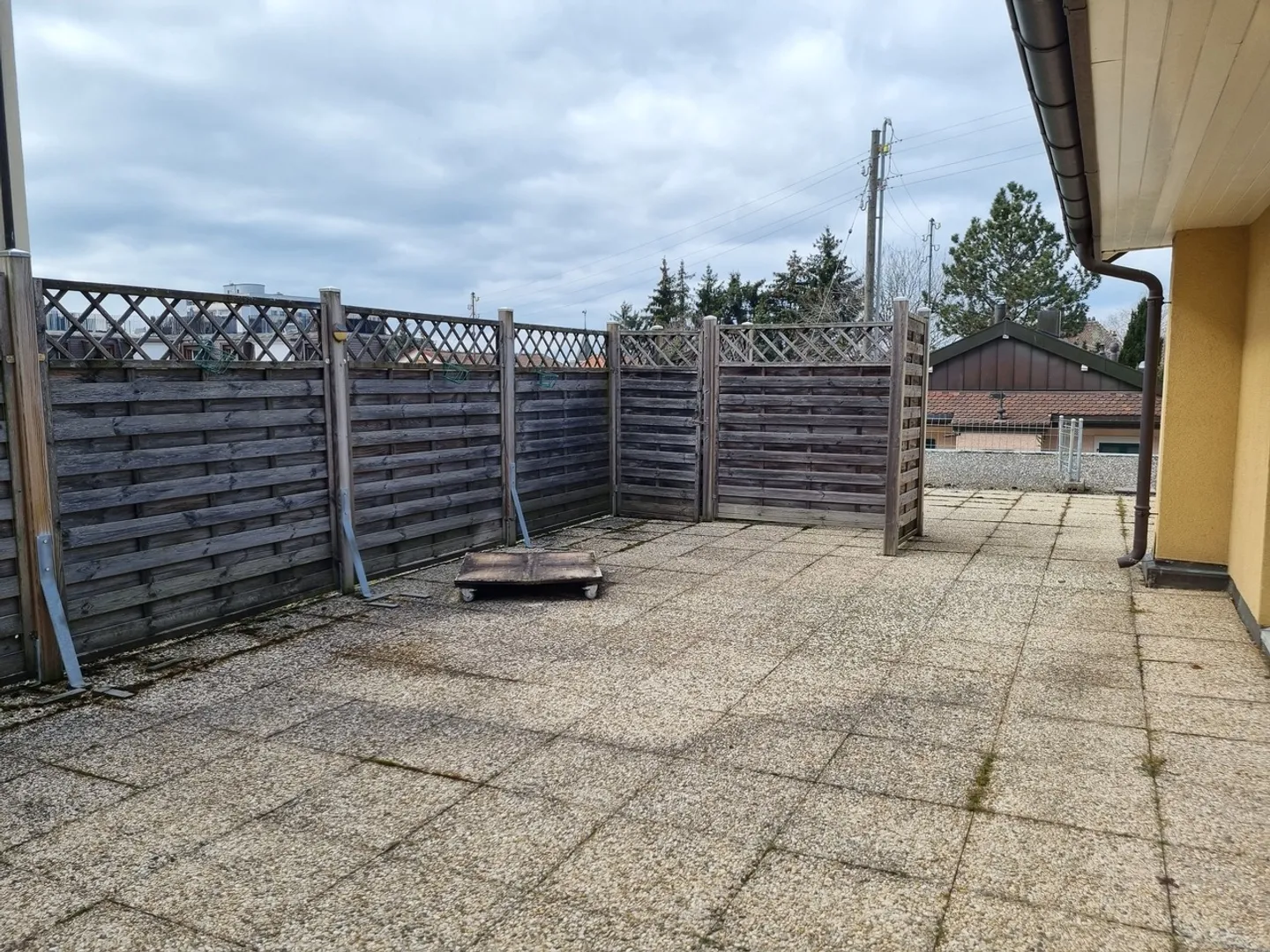 Casa con appartamento e grande laboratorio - Foto 11 di 12