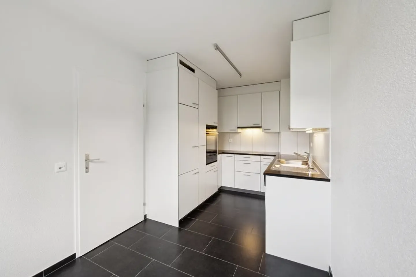 Beautiful 4.5 Room Apartment in the Green - in Ettingen - Photo 2 of 8