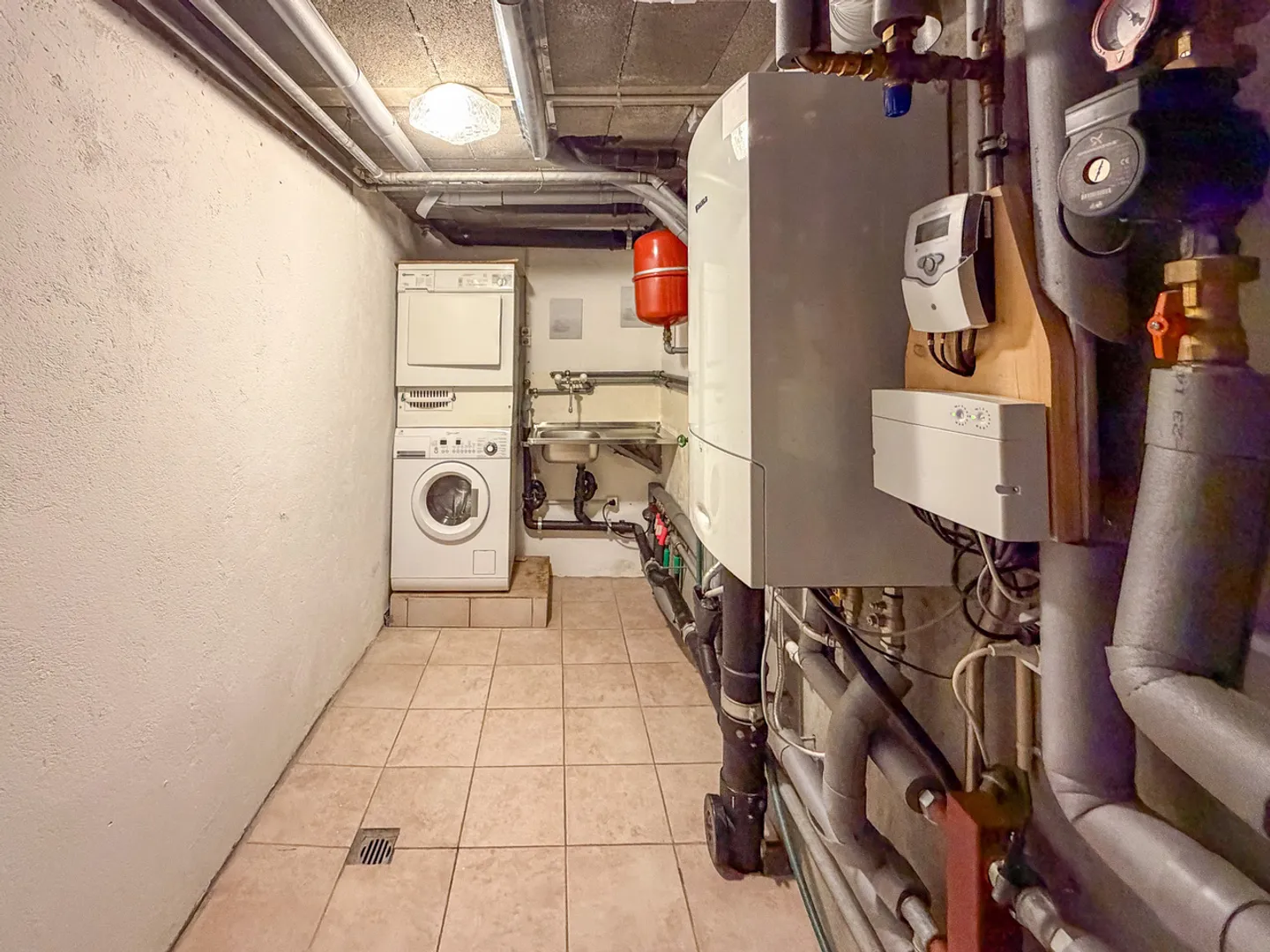 Casa a schiera con 2 appartamenti, 2 garage, grande giardino e terrazza - Foto 21 di 28