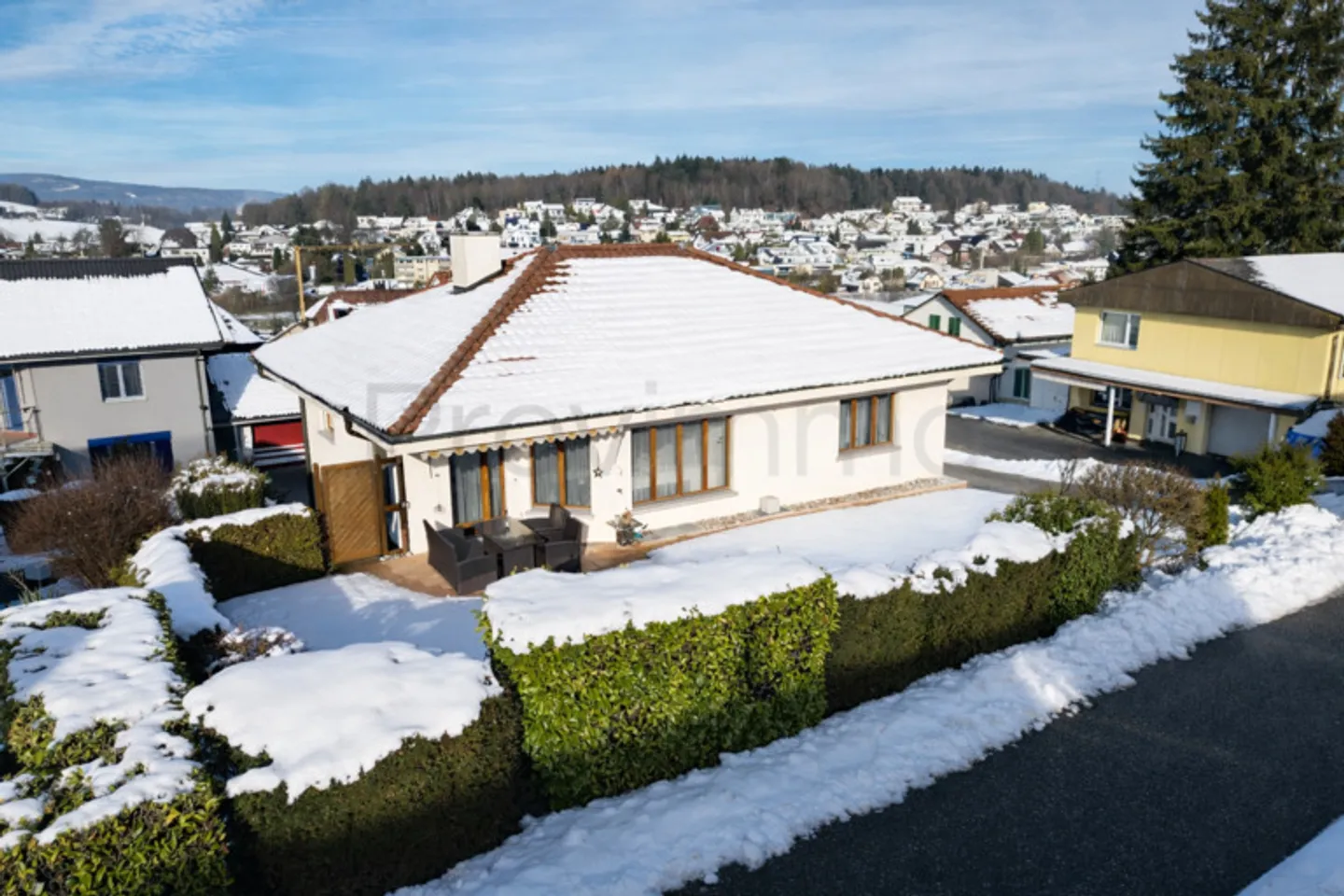 Plenty of Space, Plenty of Light, Plenty of Potential – Single-Family Home in Safenwil - Photo 1 of 13