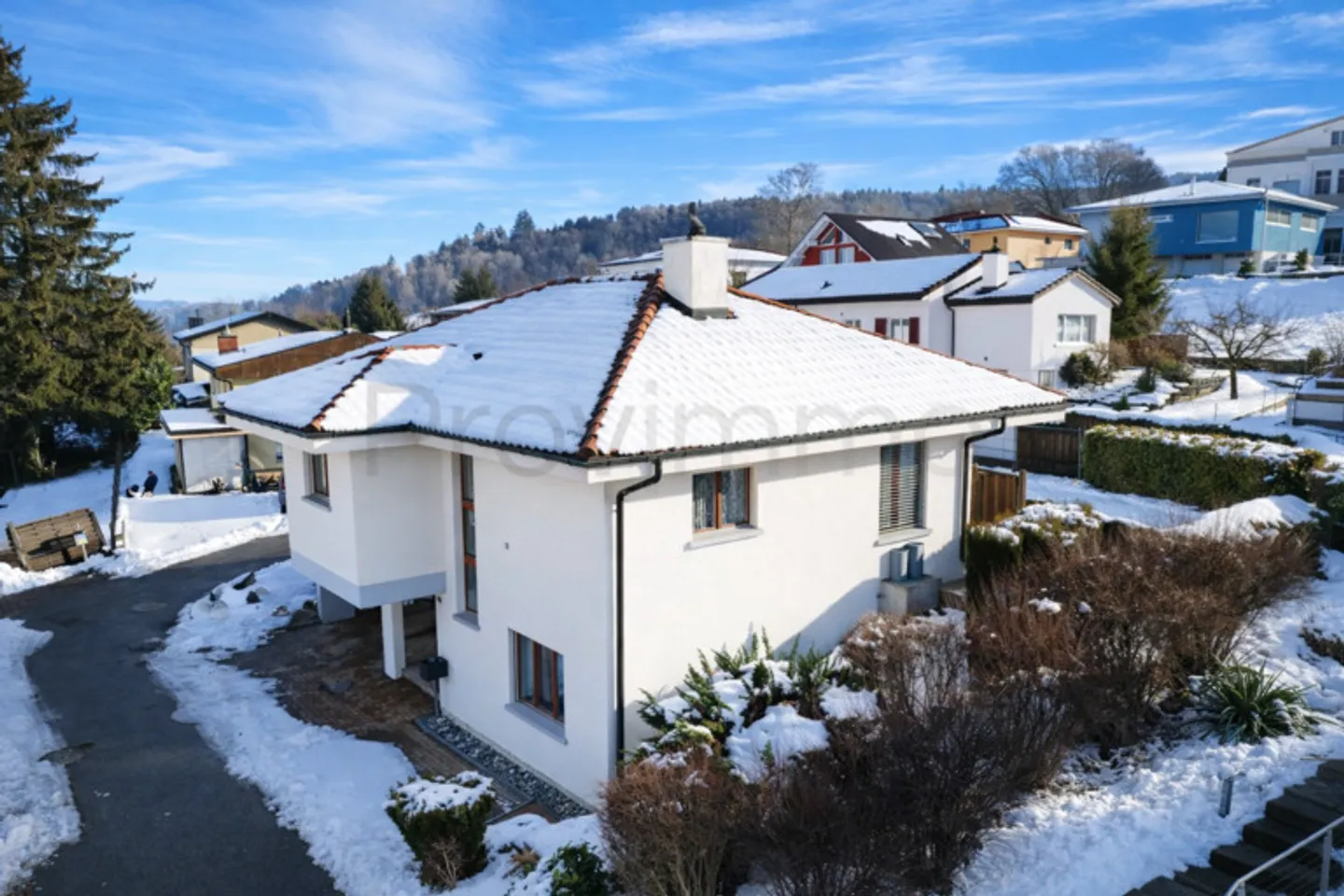 Plenty of Space, Plenty of Light, Plenty of Potential – Single-Family Home in Safenwil - Photo 4 of 13