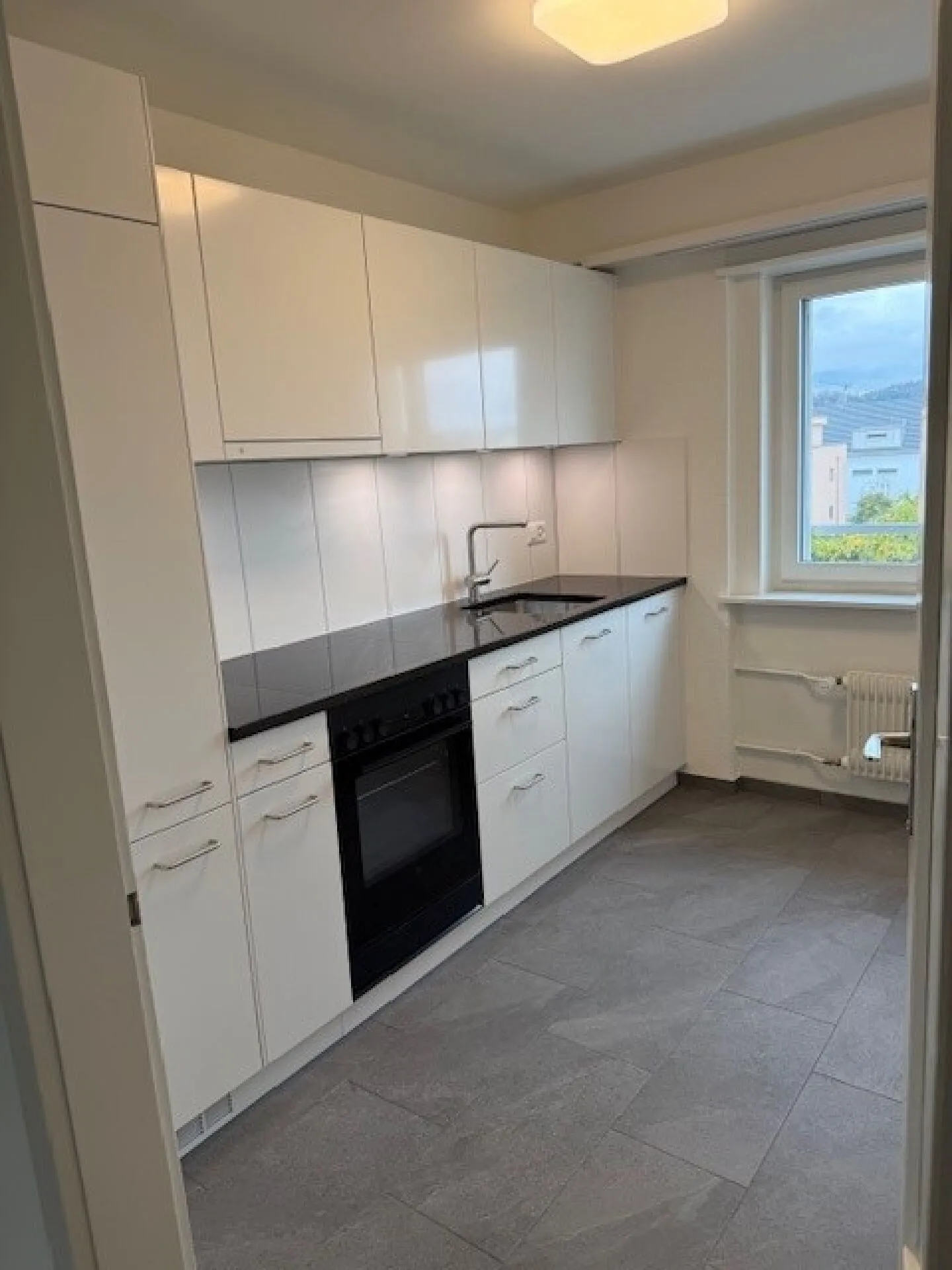 Renovated 3-room apartment in a central location - Photo 2 of 7